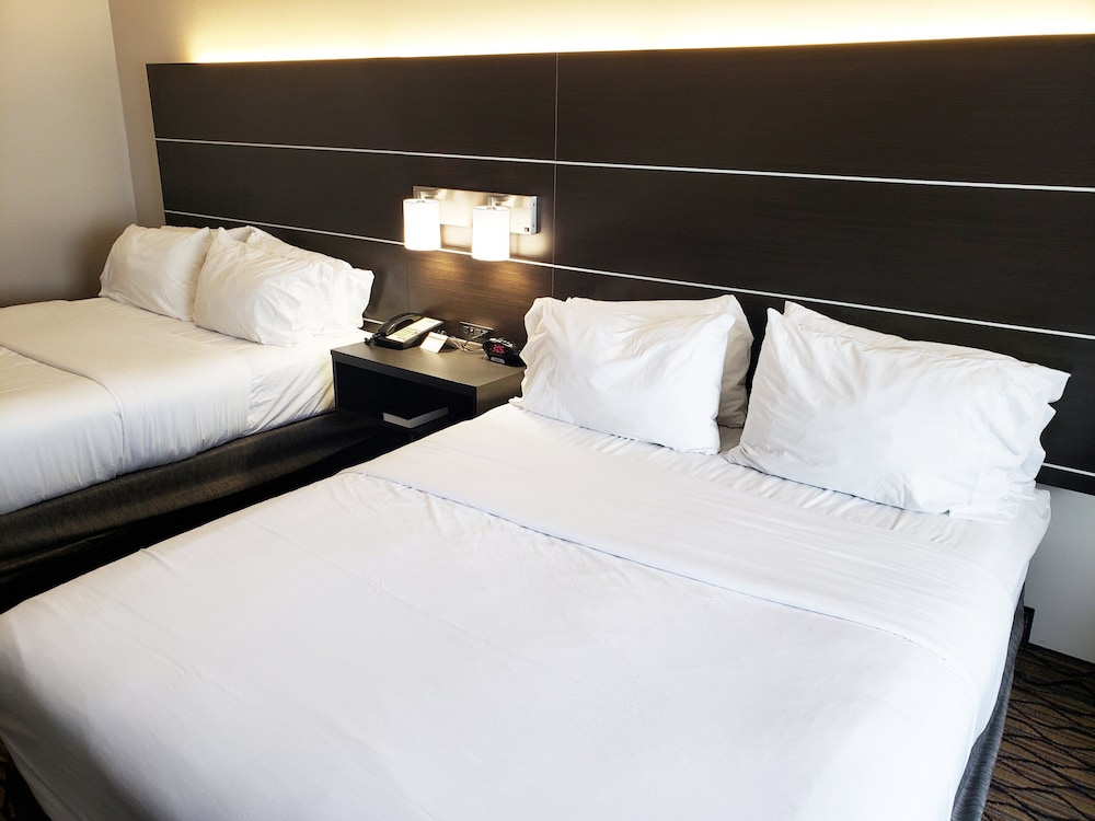 Standard Room, 2 Queen Beds, Accessible (Communication) - Photo 2