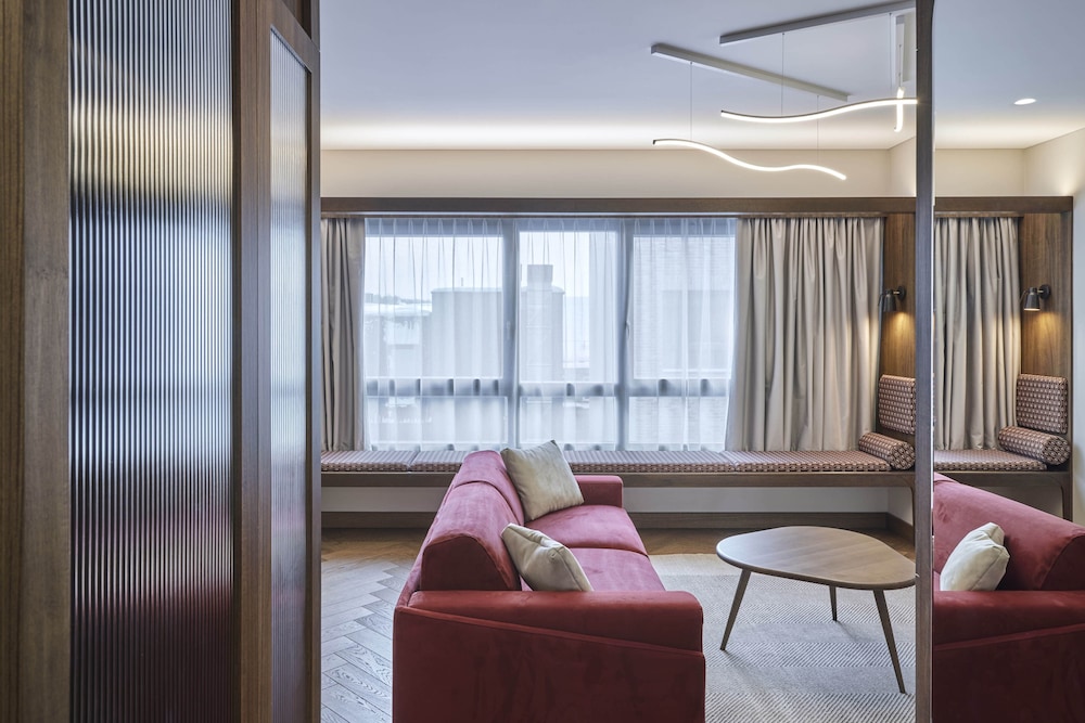 Luxury Suite - Photo 4