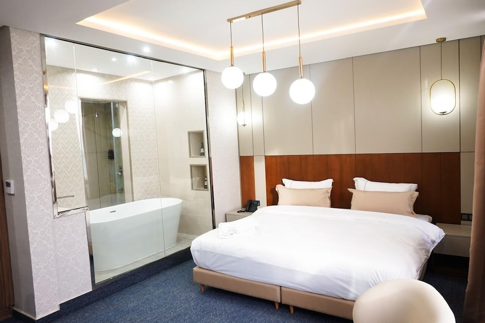 Junior Suite, City View