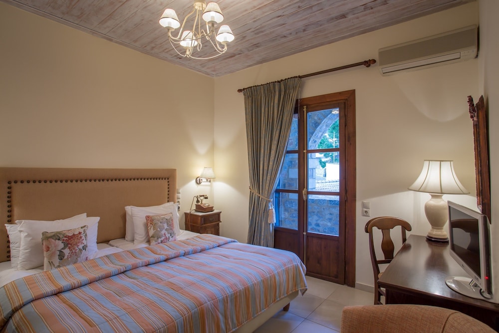 Economy Double Room photo 2