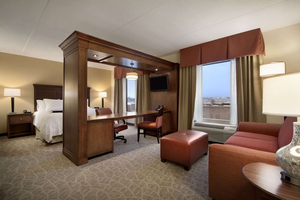 Suite, 1 King Bed, Accessible, Non Smoking - Photo 3