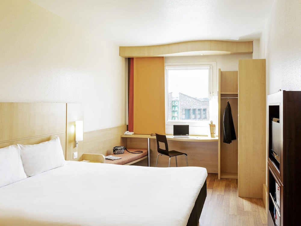 Room - Photo 1
