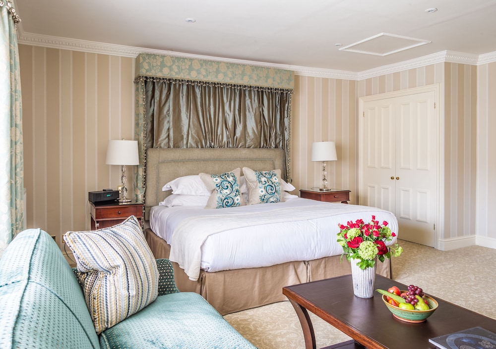 Manor Room - Photo 3