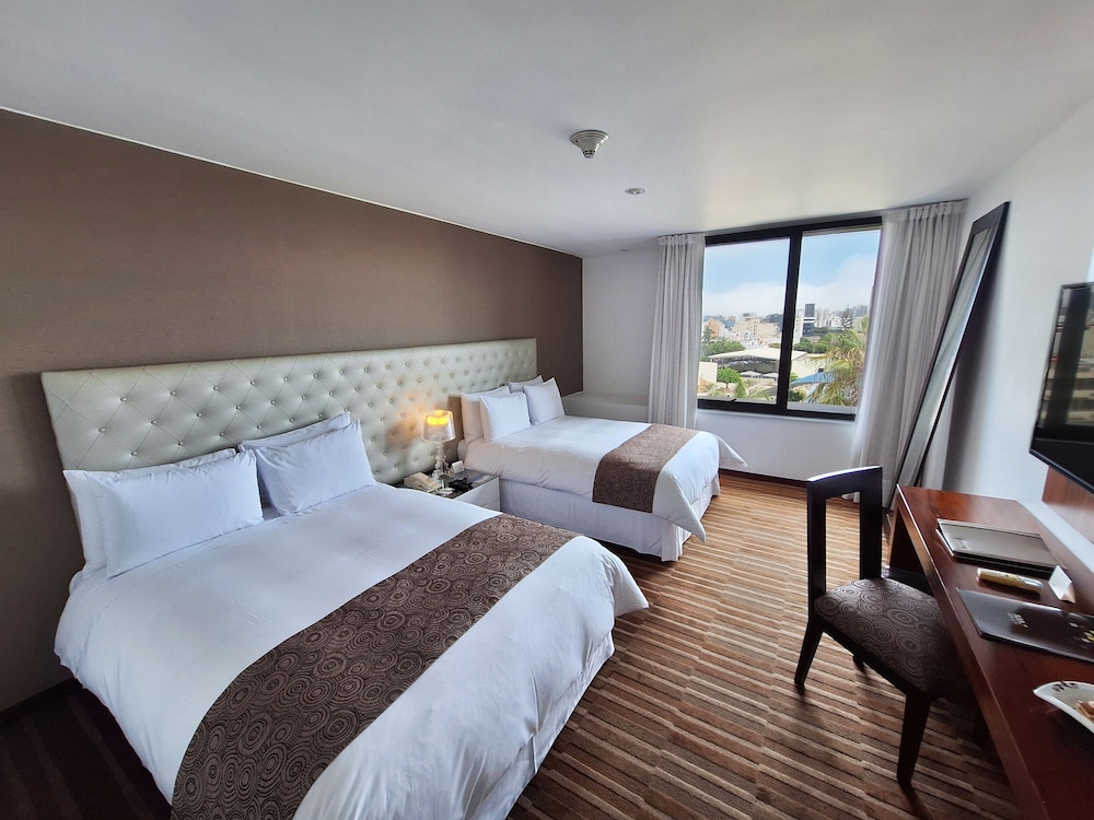Premium Twin Room - Photo 1