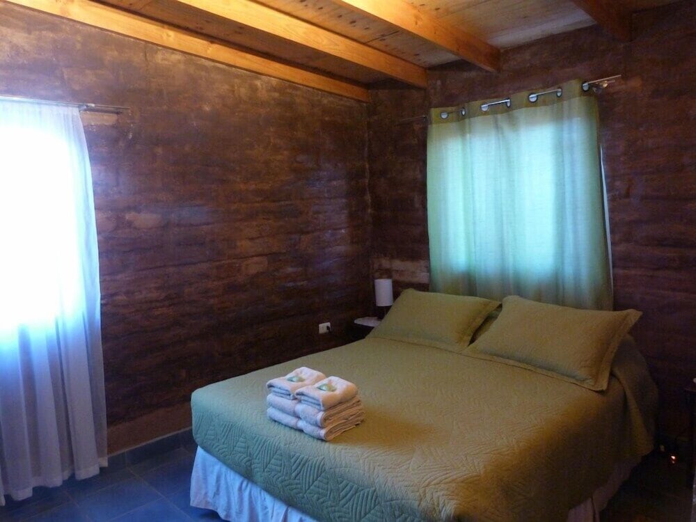 Standard Room, 1 Queen Bed photo 2