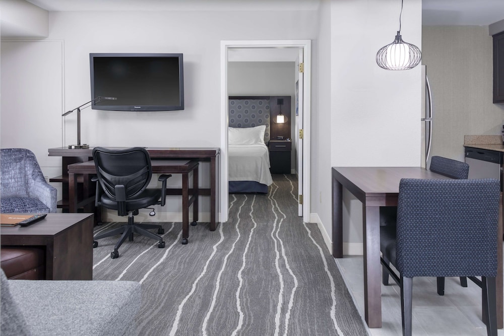 Suite, 1 Queen Bed, Accessible, Bathtub - Photo 1