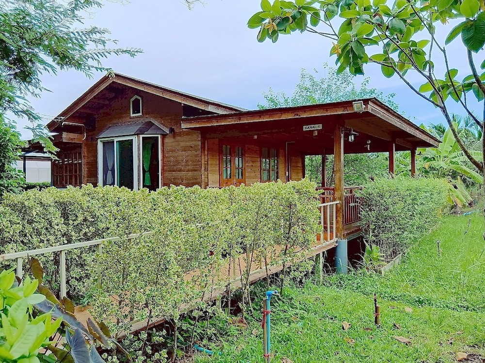 Signature Cabin, Balcony, Garden View photo 2