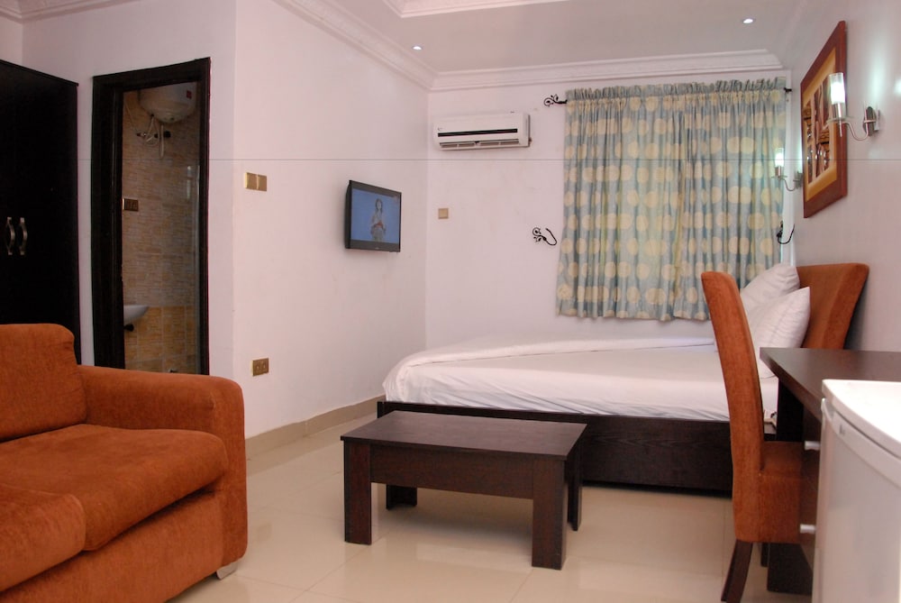 Executive Suite, 1 King Bed, Refrigerator, Executive Level photo 3