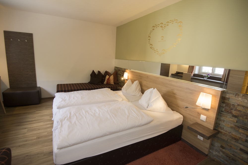 Standard Triple Room - Photo 2