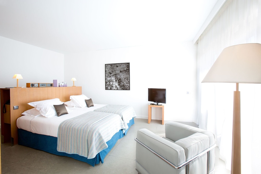 Junior Suite (Deluxe) - Photo 7
