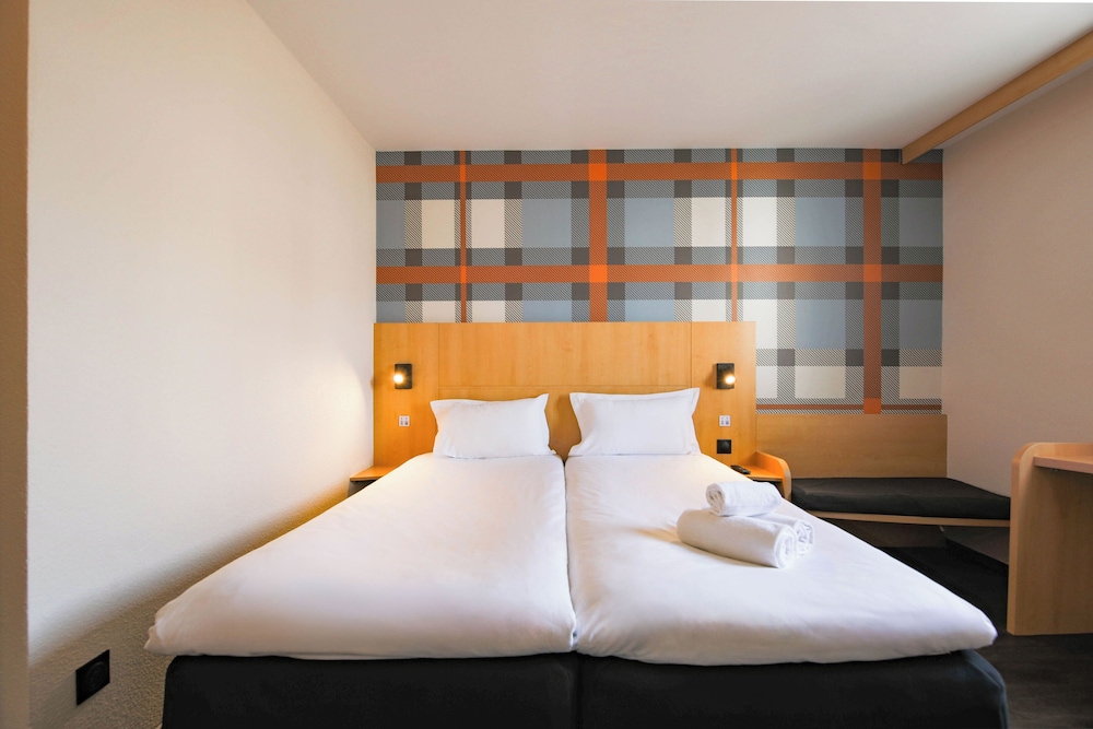 Twin Room - Photo 7