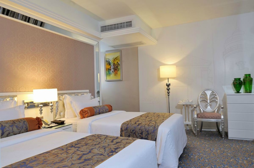 Deluxe European Room - Photo 1