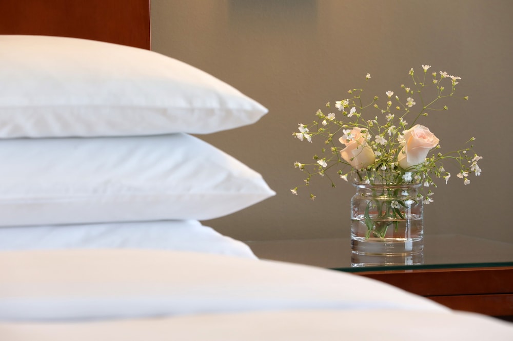 Room, 2 Twin Beds, City View
