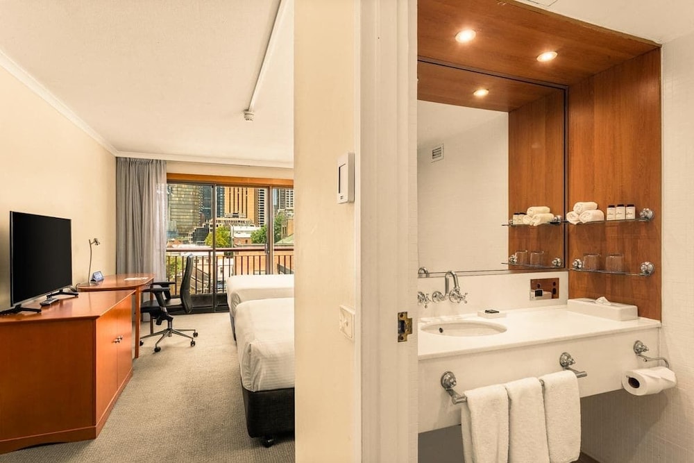 Two Double Beds with Harbour Views - Photo 5