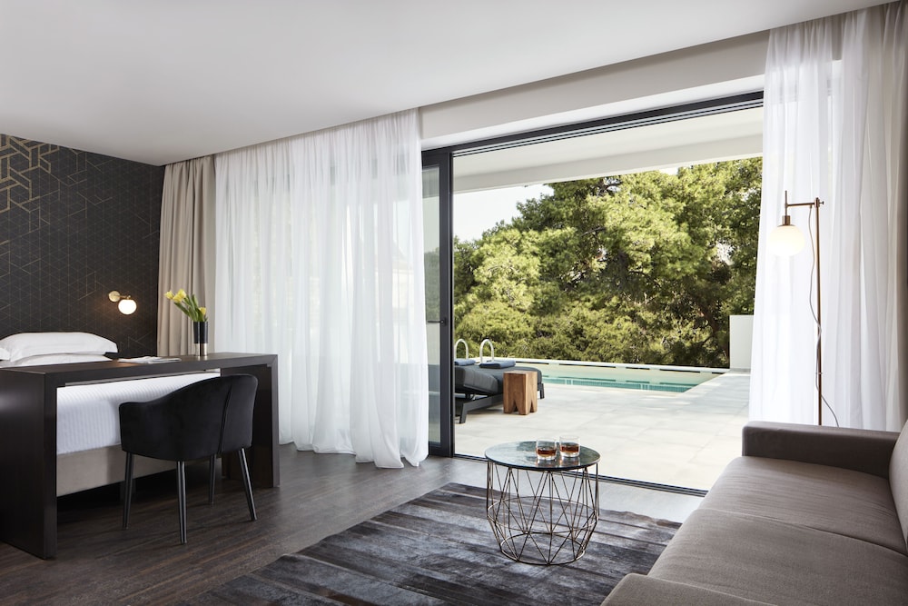 Signature Suite, Private Pool