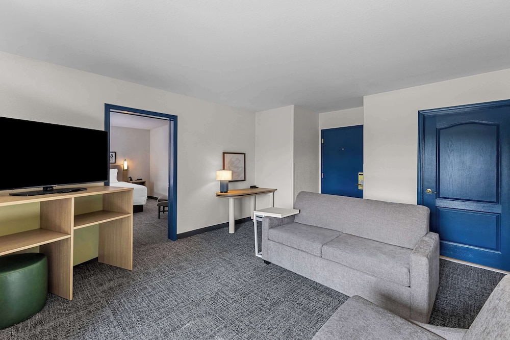 Suite, 1 King Bed, Patio, Pool View - Photo 1