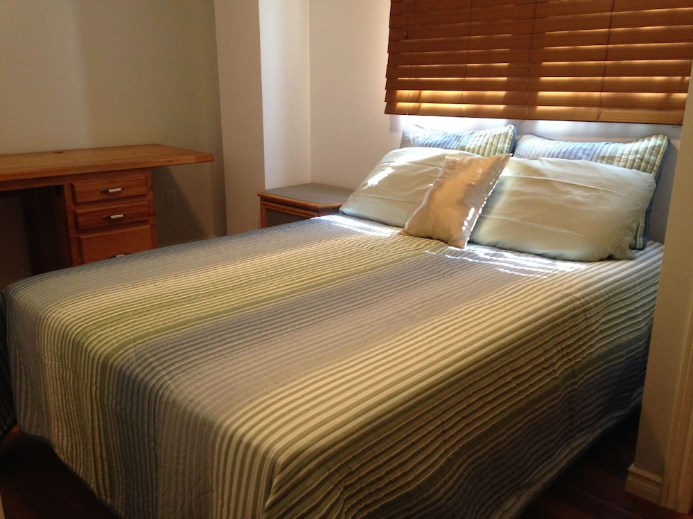 Economy Room, 1 Queen Bed photo 1