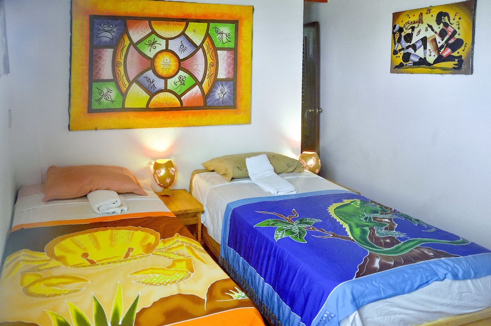 Basic Double Room, 2 Twin Beds, Non Smoking photo 3