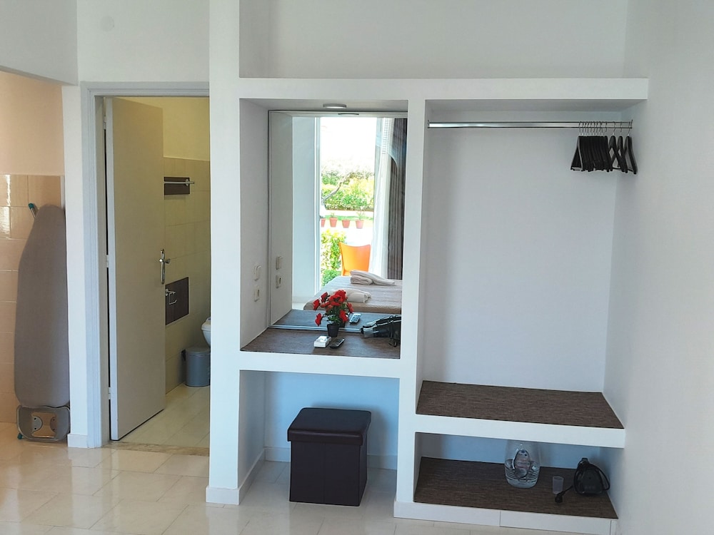 APARTMENT, 1 BEDROOM, VERANDA, GARDEN AND COUNTRY VIEW (2) photo 2