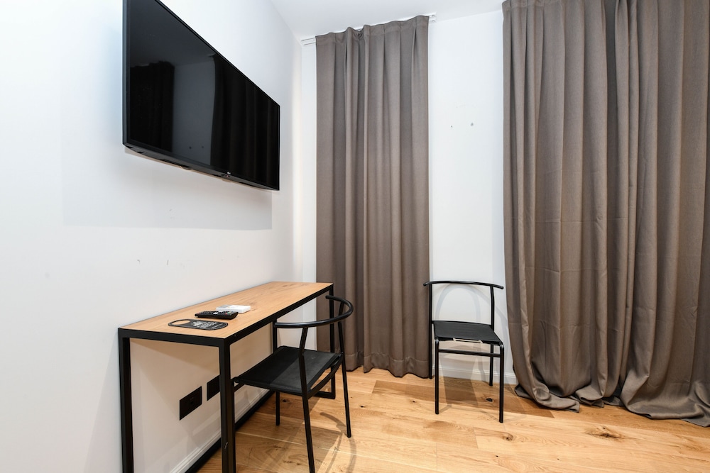Family Room, Multiple Beds, Non Smoking, Annex Building - Photo 5