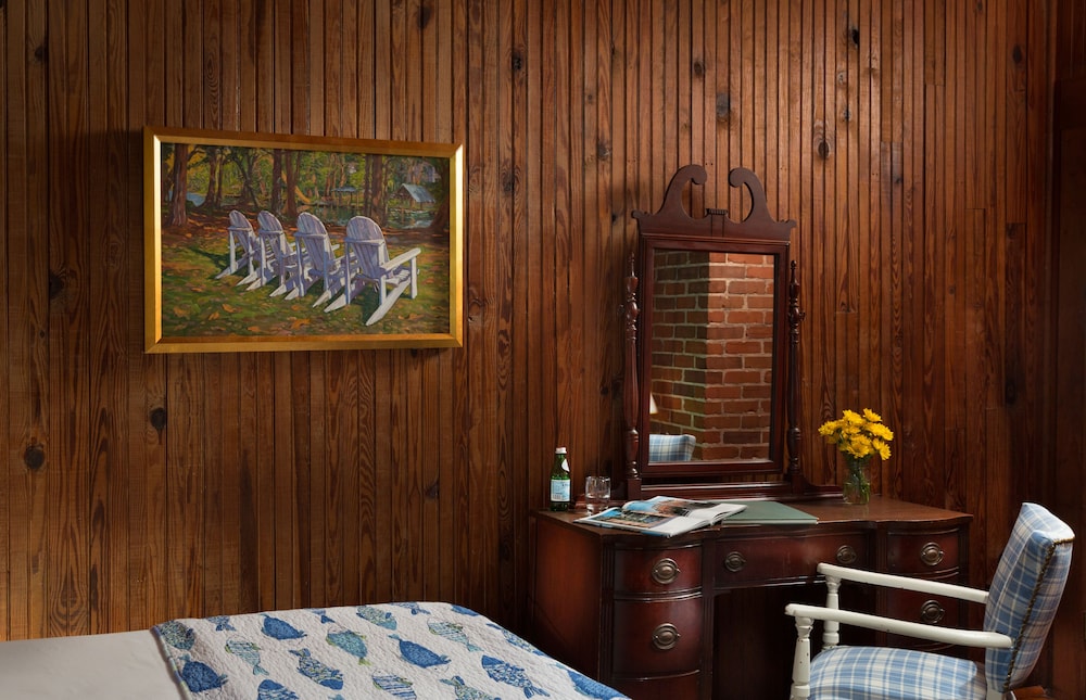 Deluxe Room, 1 Queen Bed, Non Smoking photo 2
