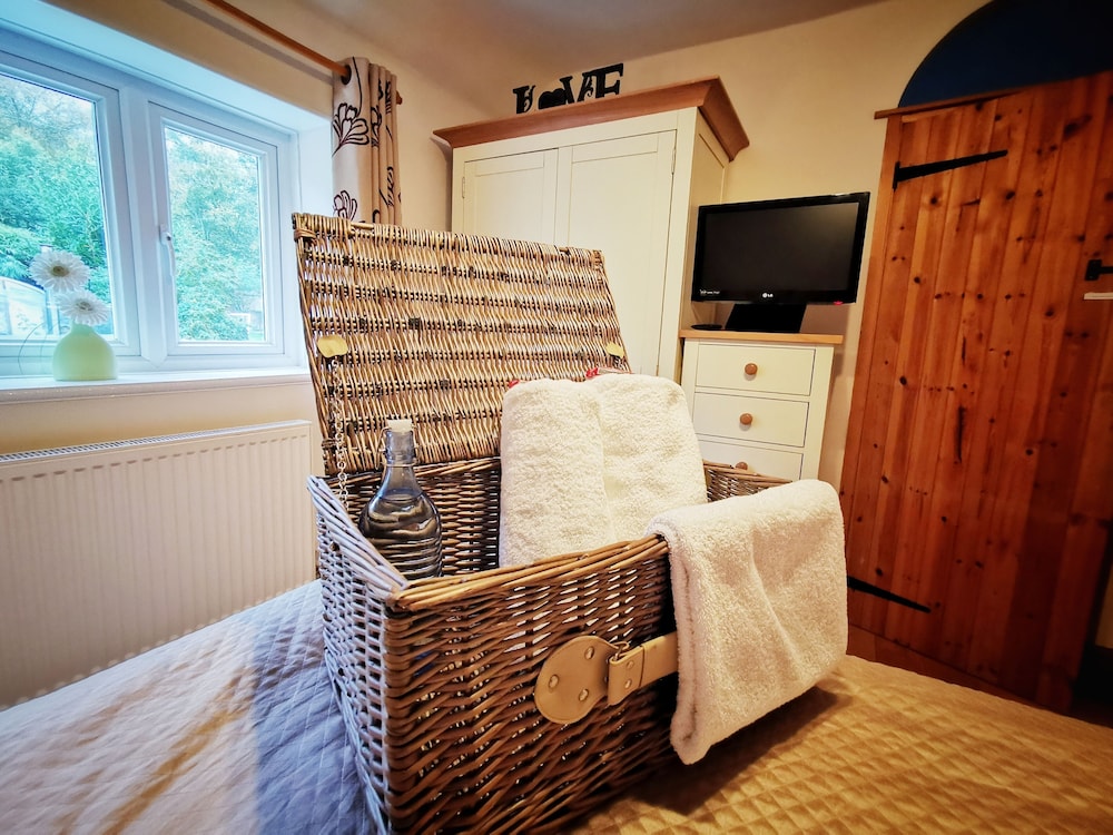 Luxury Suite (Large Kingsize Room Not Pet Friendly) photo 2
