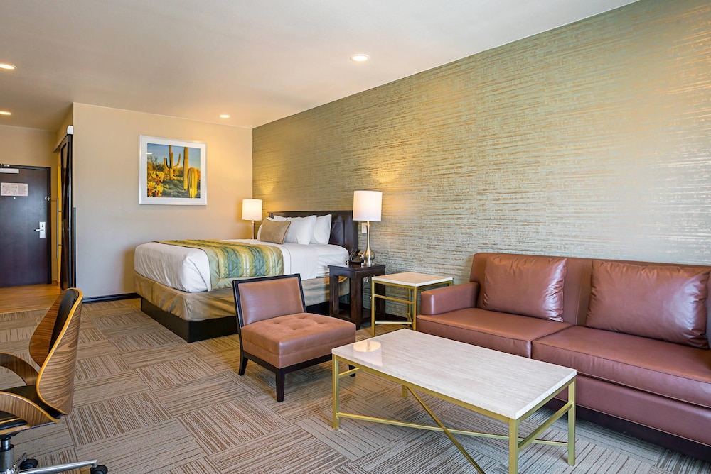 Suite, 1 King Bed with Sofa bed, Accessible, Non Smoking photo 2