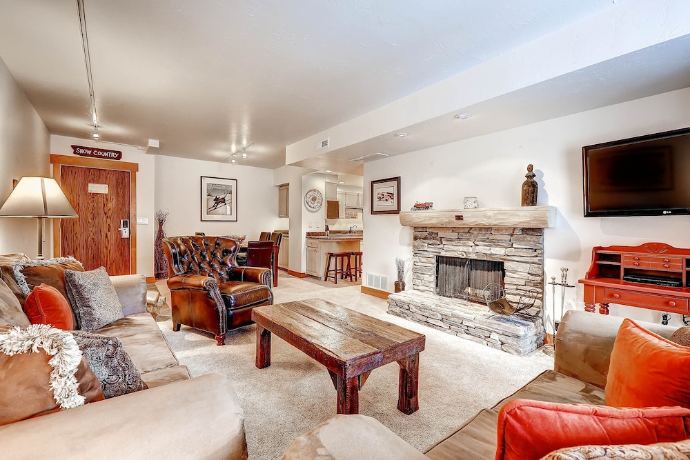 Condo, 2 Bedrooms