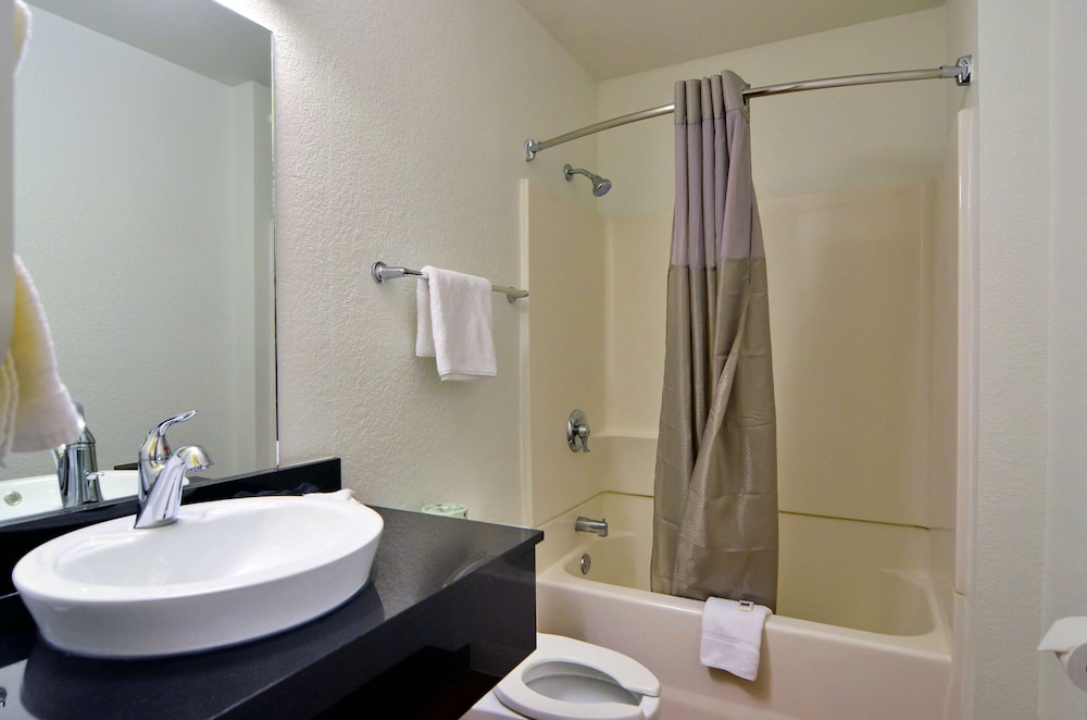 Standard Room, 2 Double Beds, Non Smoking, photo 6