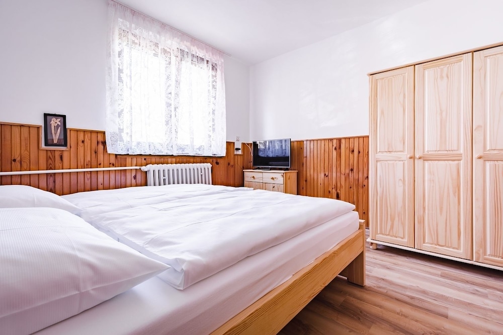 Standard Suite, 1 Bedroom, Kitchenette (B1) photo 3
