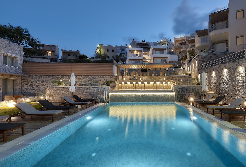 Deluxe Apartment, 1 Bedroom, Pool View photo 2