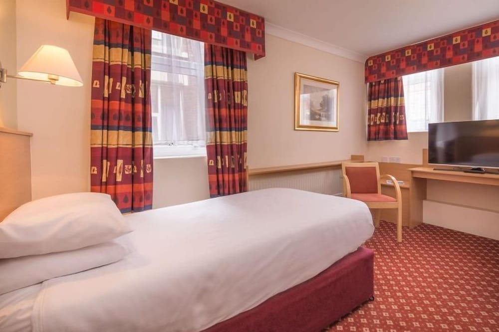 Basic Triple Room