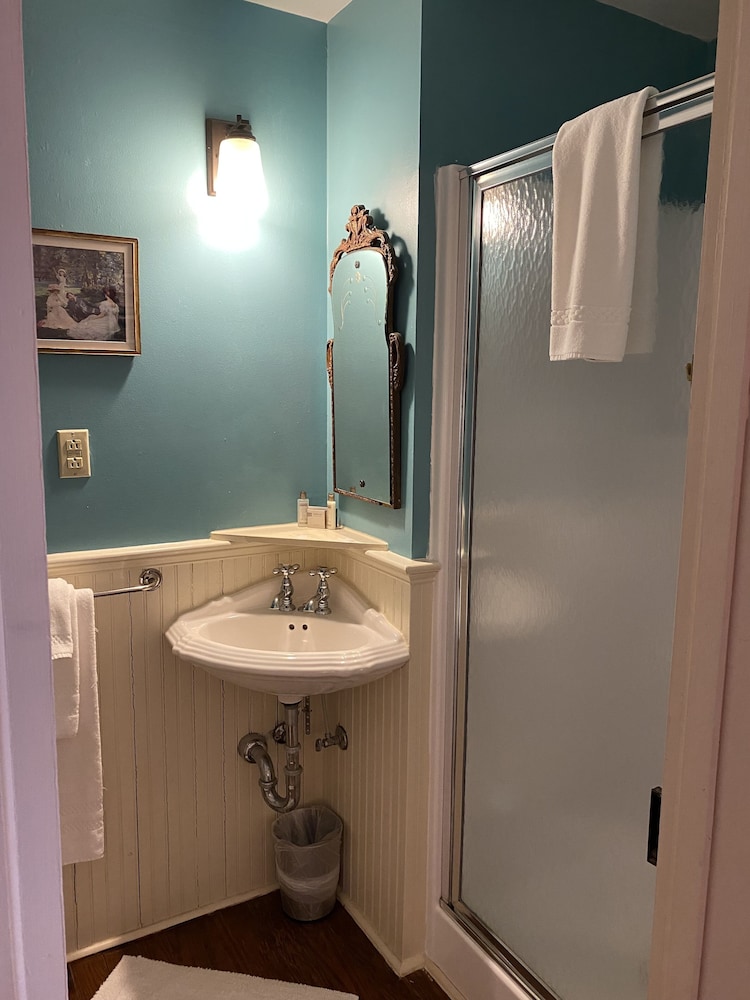 Standard Room (Shower Charlotte) photo 2