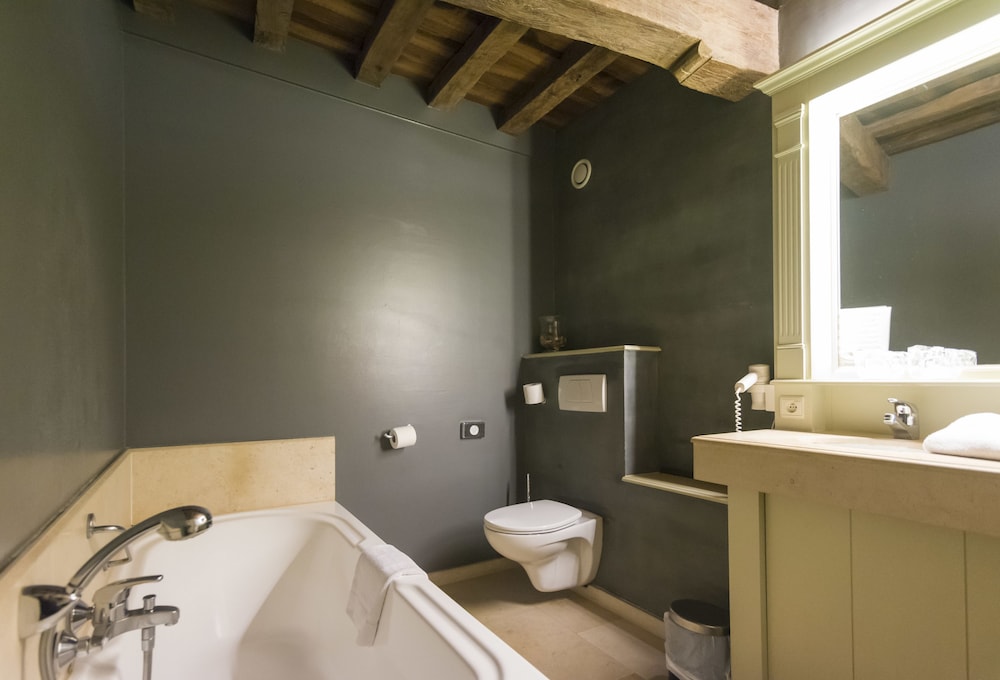 Deluxe Double Room, Canal View - Photo 9