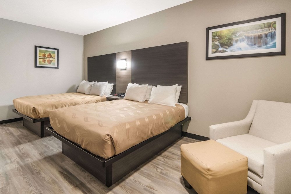 Standard Room, 2 Queen Beds, Smoking - Photo 1