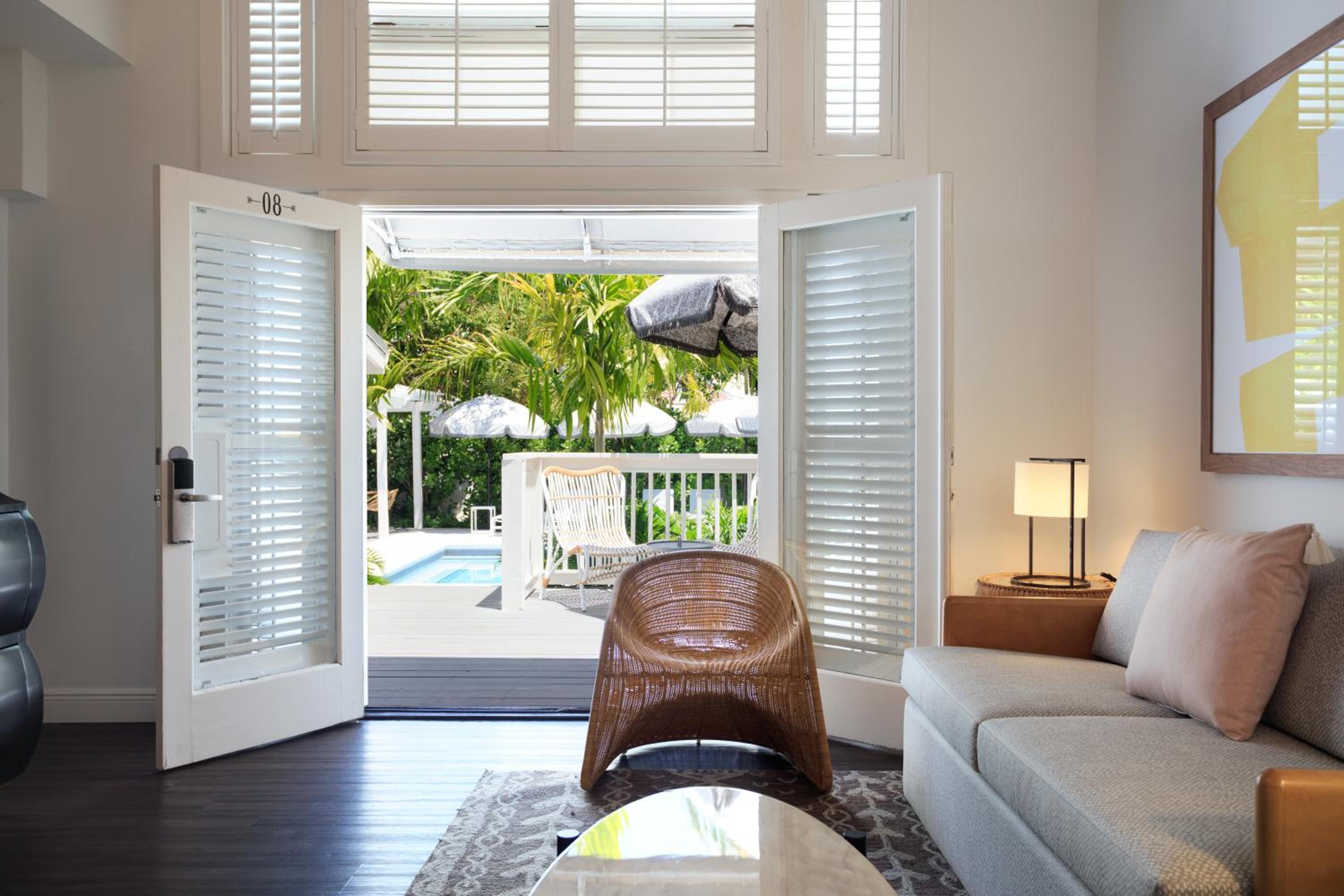 Premium King Room With Patio photo 2