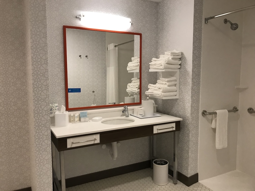 Suite, 1 King Bed, Accessible, Refrigerator & Microwave - Photo 2