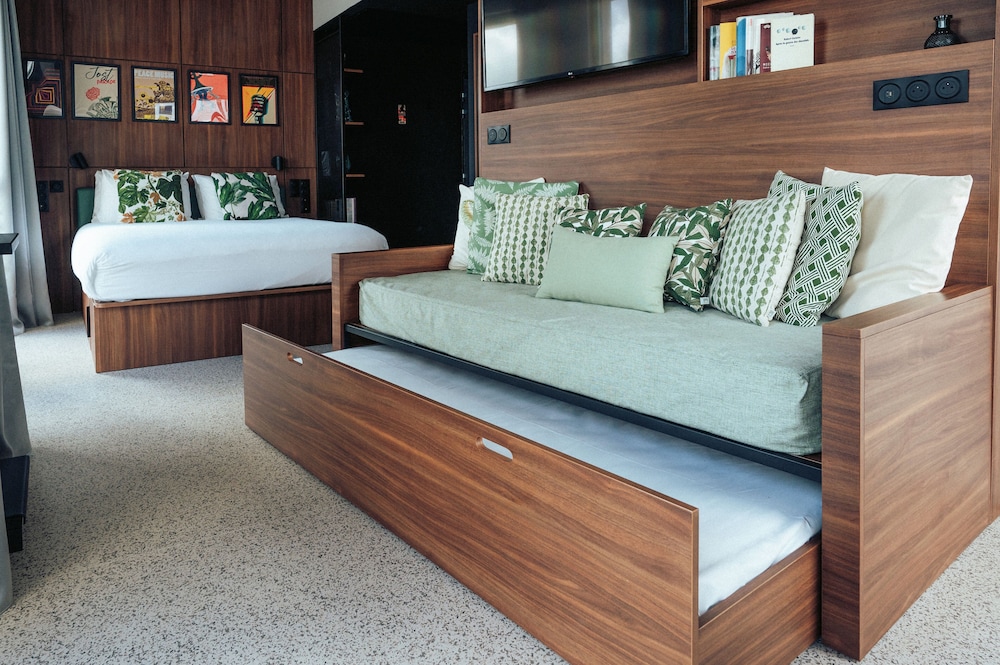 Family Room - Photo 10
