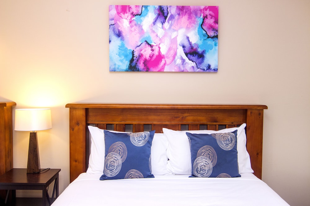 Family Studio Suite, 2 Queen Beds, Refrigerator & Microwave photo 3