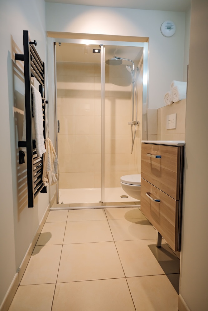 Comfort Room, 1 Double Bed, Lake View - Photo 9