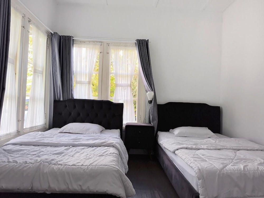 Basic Villa photo 2