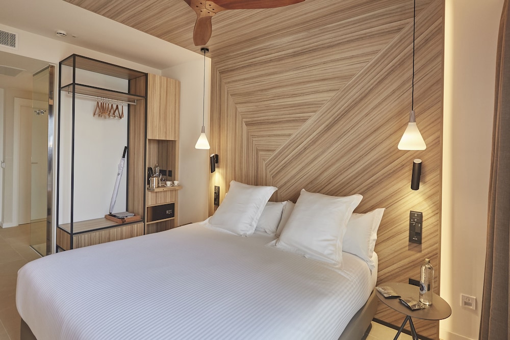 Suite, Balcony