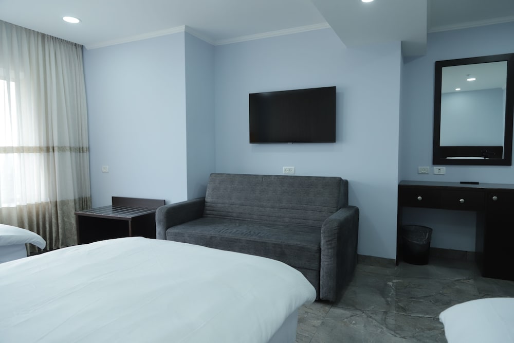 Premium Triple Room - Photo 2