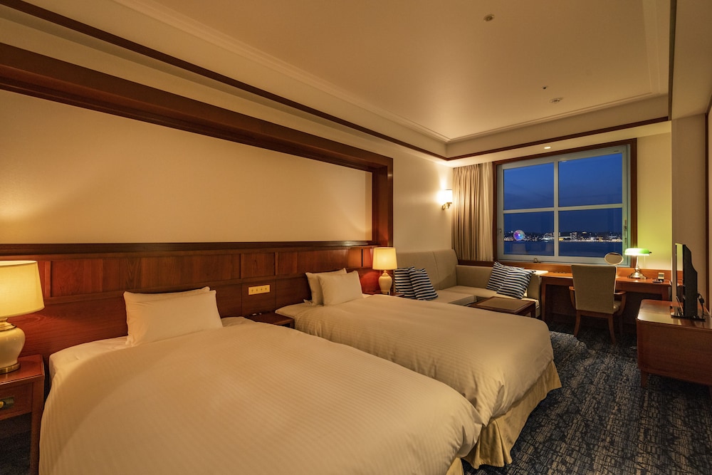 Premier Deluxe Twin With Ocean View (Club Lounge Access Included), Non Smoking photo 2