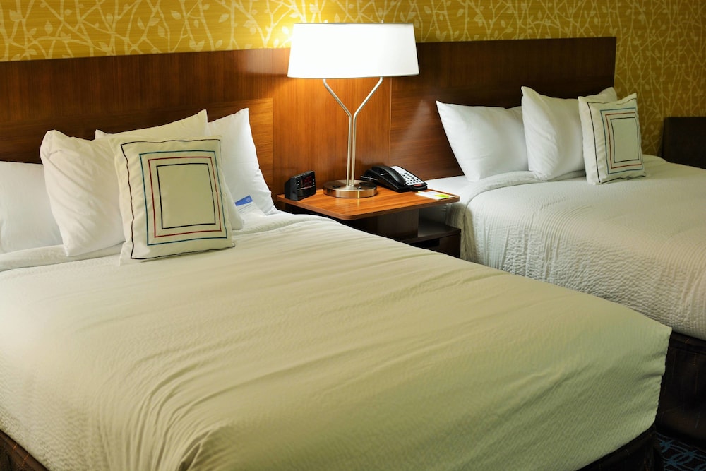 Room, 2 Queen Beds (Mobility/Hearing Accessible, Tub) photo 3
