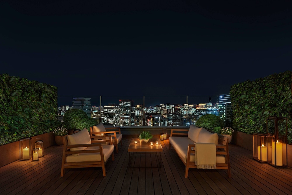 Room, 1 King Bed, Balcony, City View thumbnail 5