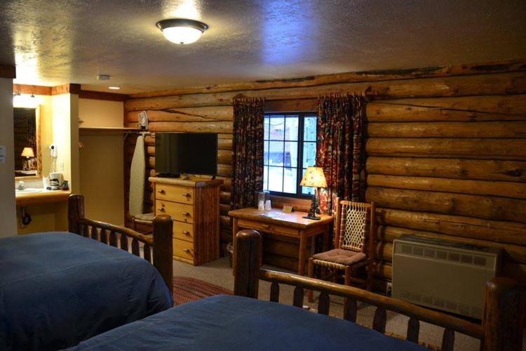 Queen Room with Two Queen Beds - Pet-friendly