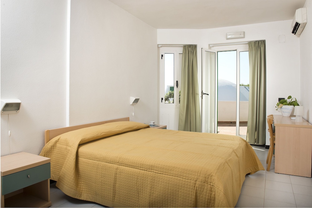 Family Room, Multiple Beds (3 pax) - Photo 2