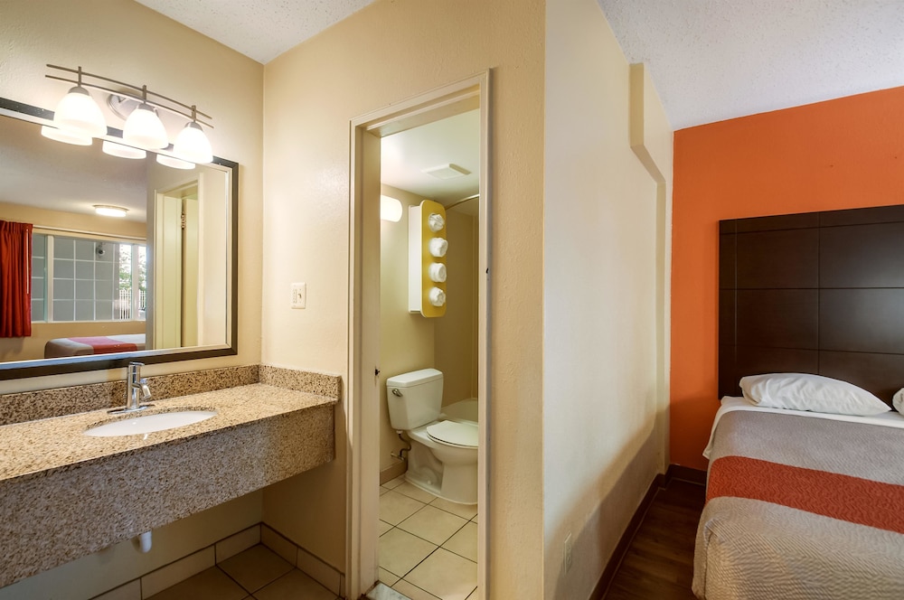 Standard Room, 2 Double Beds, Smoking photo 2