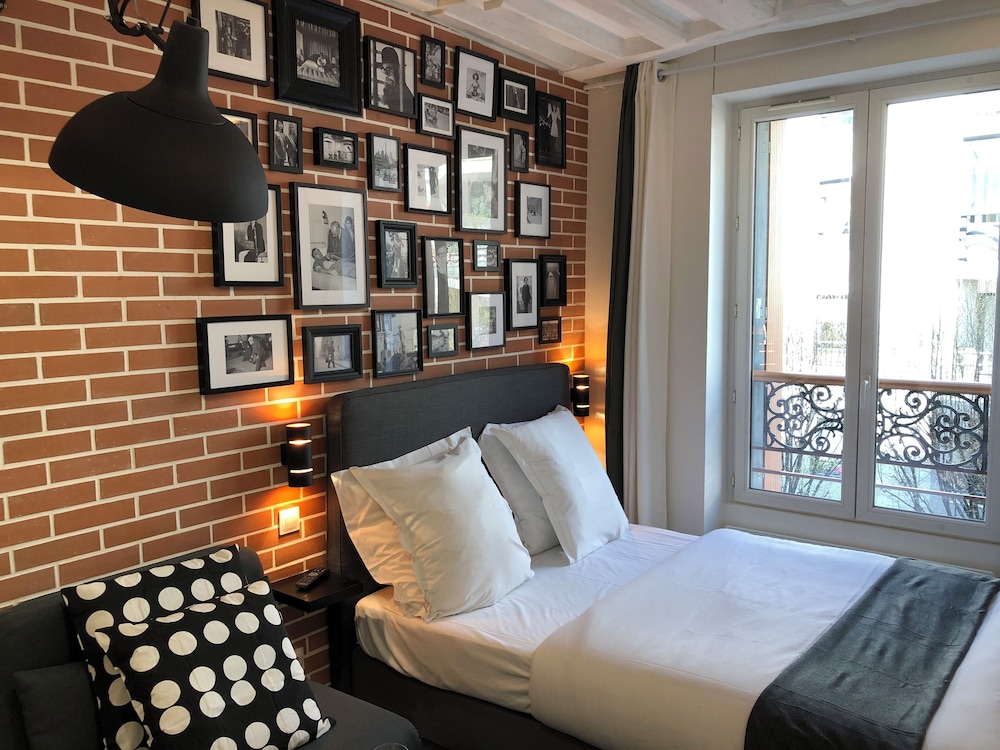 Design Studio (202)